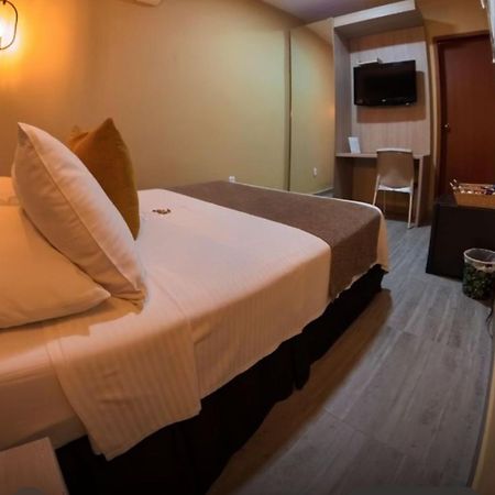 Hotel Prado 34 West บูการามังกา ภายนอก รูปภาพ