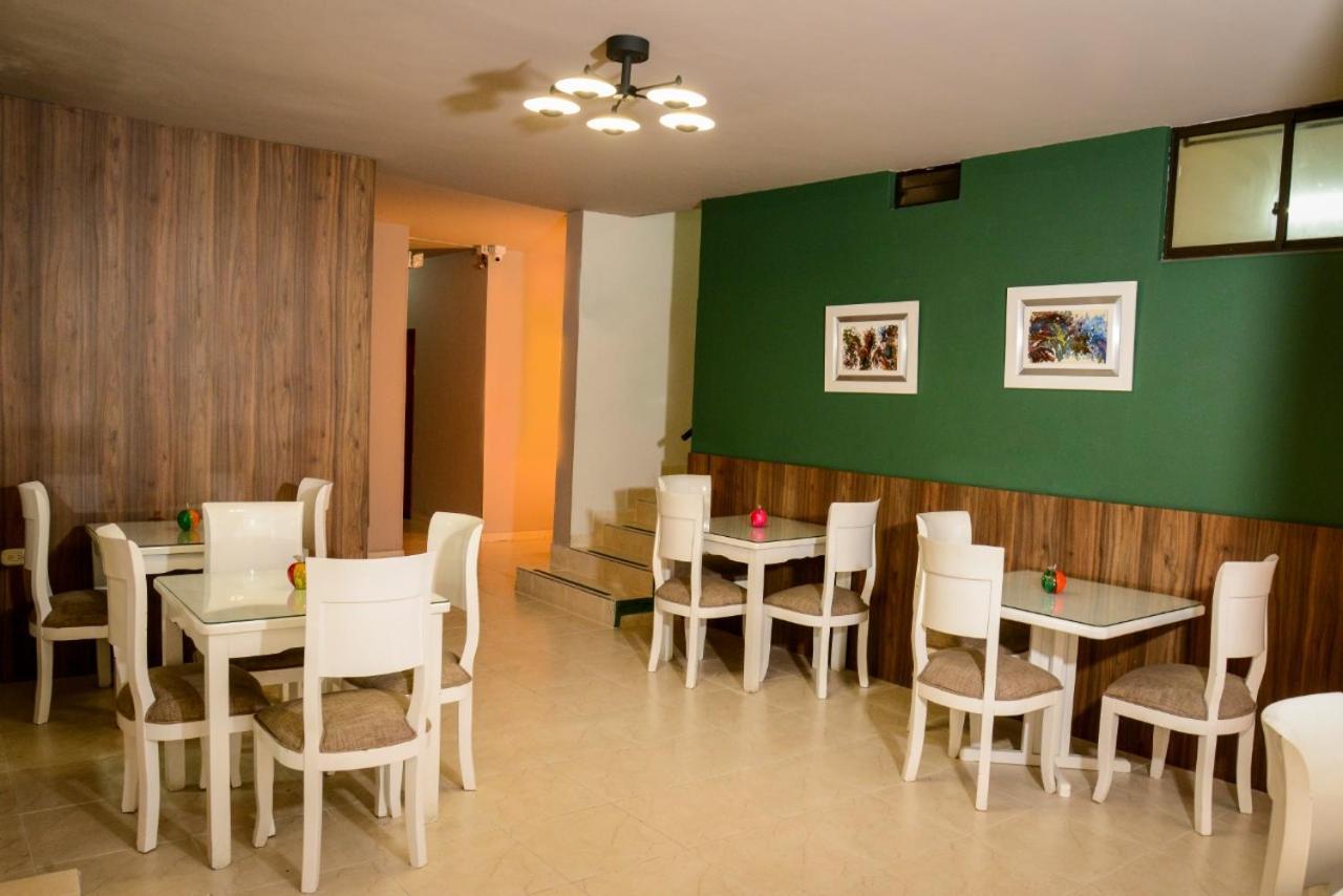 Hotel Prado 34 West บูการามังกา ภายนอก รูปภาพ
