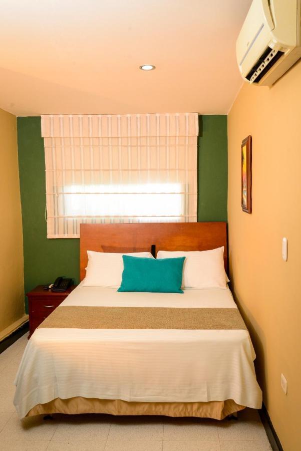 Hotel Prado 34 West บูการามังกา ภายนอก รูปภาพ