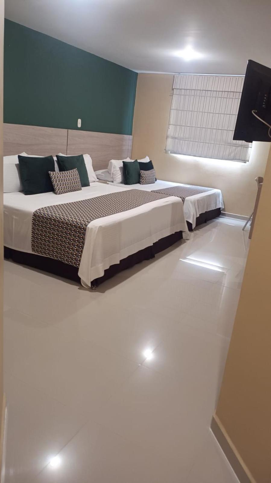 Hotel Prado 34 West บูการามังกา ภายนอก รูปภาพ