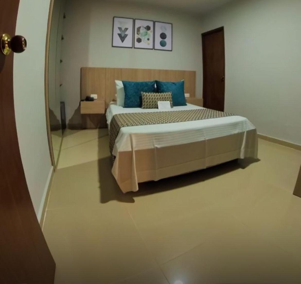 Hotel Prado 34 West บูการามังกา ภายนอก รูปภาพ