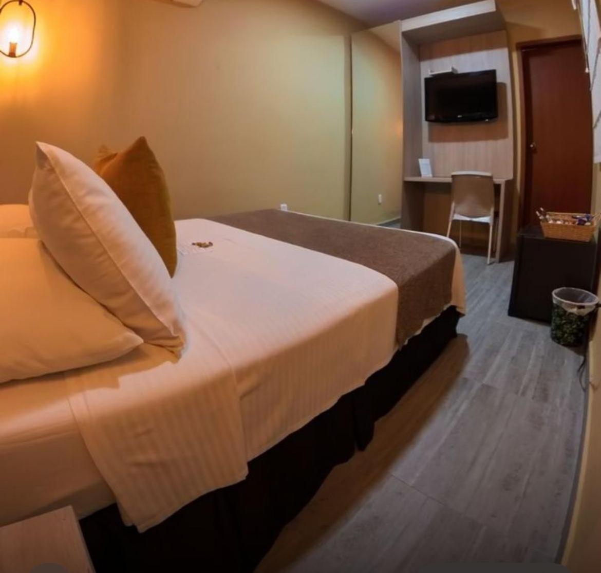 Hotel Prado 34 West บูการามังกา ภายนอก รูปภาพ