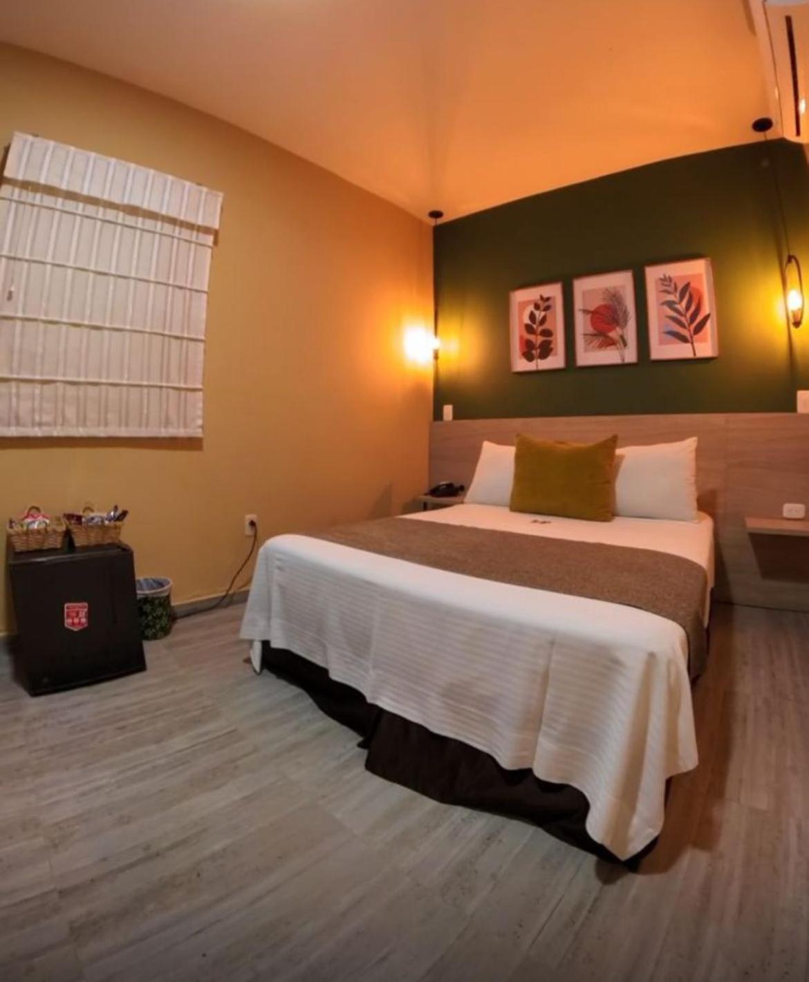 Hotel Prado 34 West บูการามังกา ภายนอก รูปภาพ