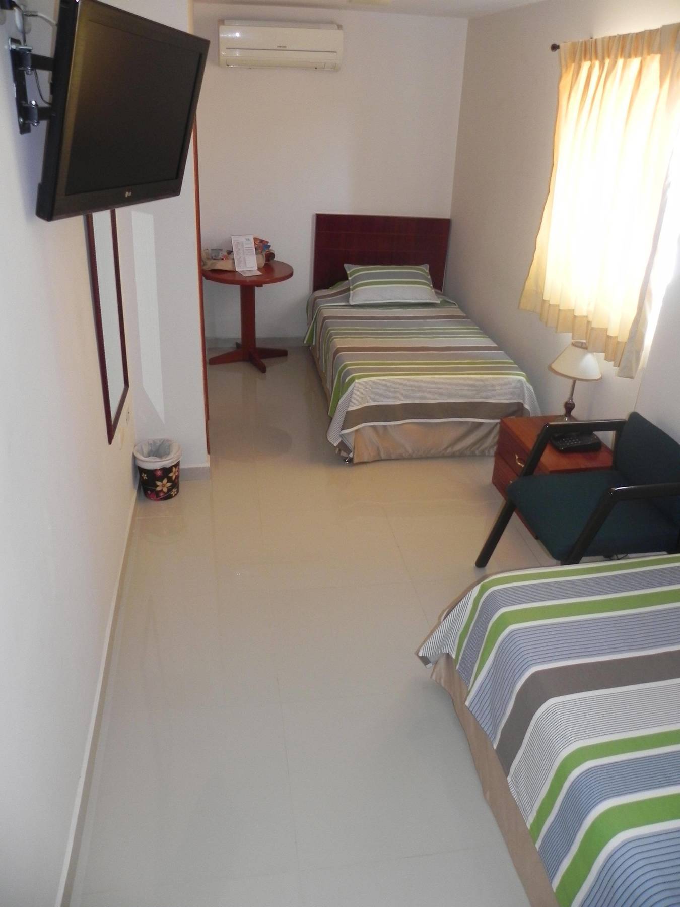 Hotel Prado 34 West บูการามังกา ภายนอก รูปภาพ