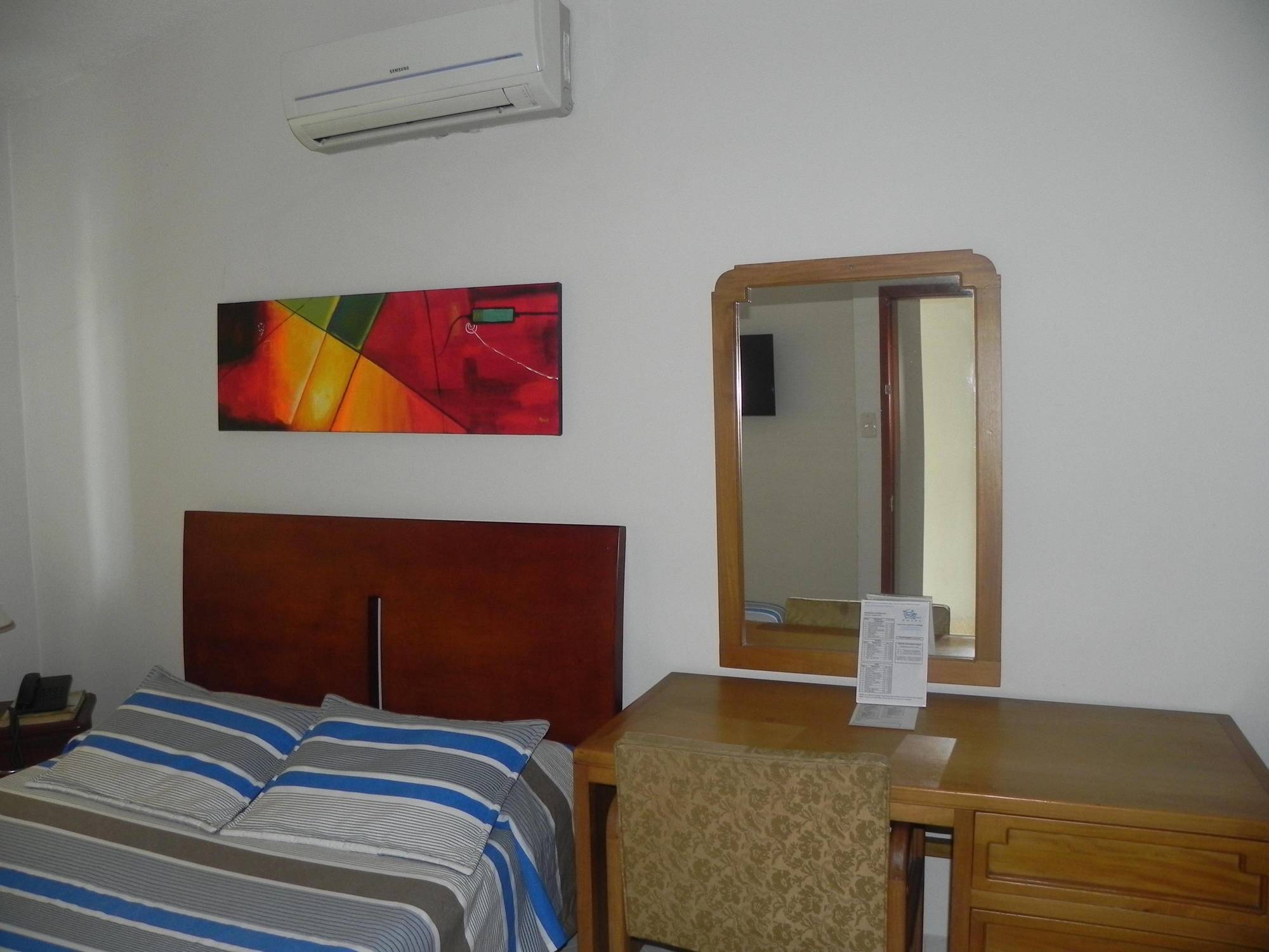 Hotel Prado 34 West บูการามังกา ภายนอก รูปภาพ