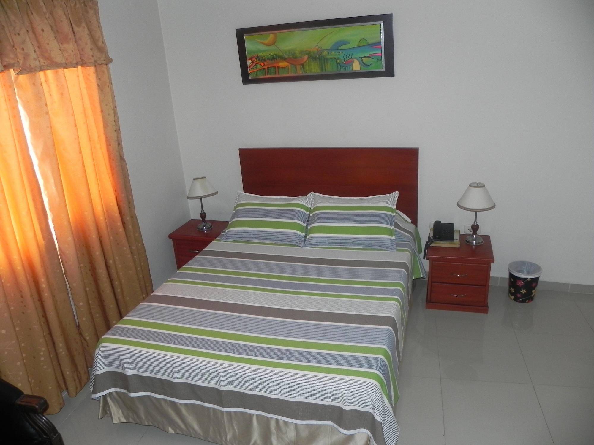 Hotel Prado 34 West บูการามังกา ภายนอก รูปภาพ