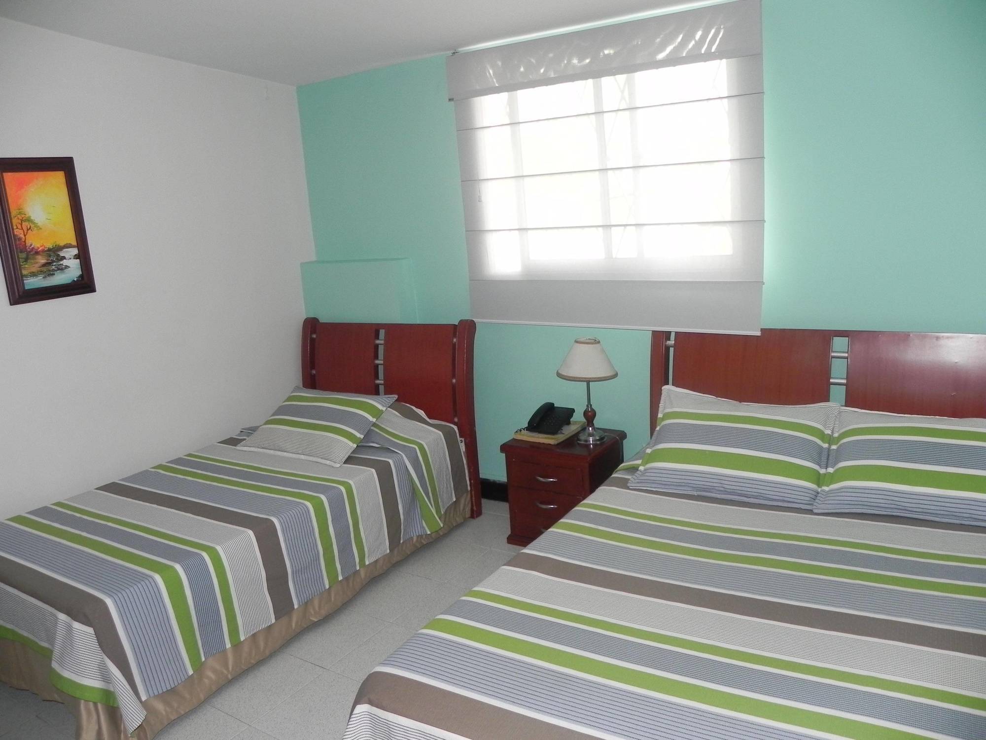 Hotel Prado 34 West บูการามังกา ภายนอก รูปภาพ