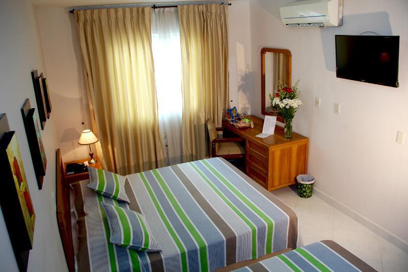 Hotel Prado 34 West บูการามังกา ภายนอก รูปภาพ