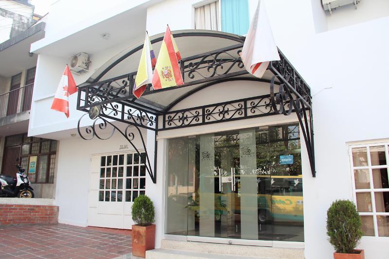 Hotel Prado 34 West บูการามังกา ภายนอก รูปภาพ