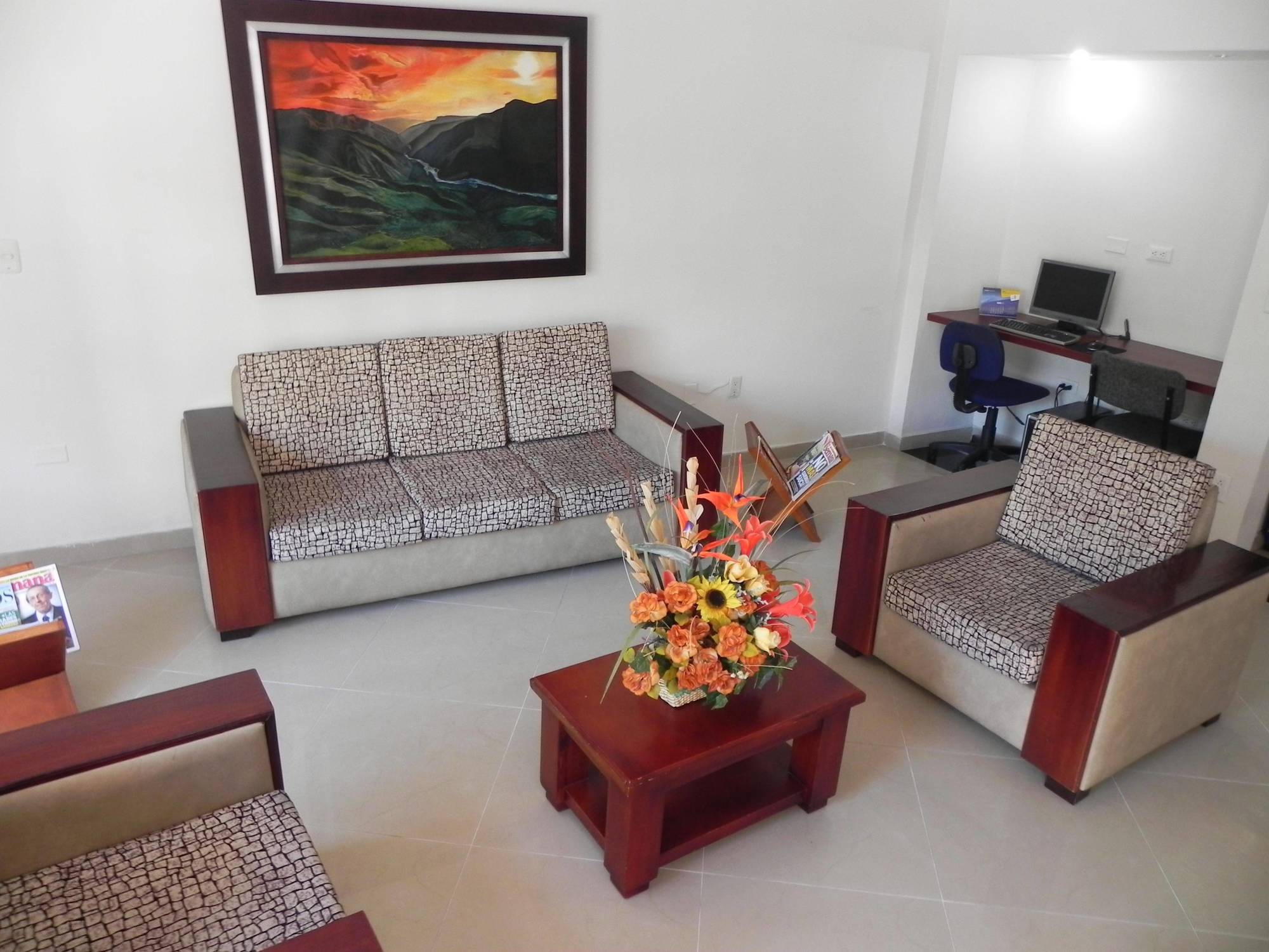 Hotel Prado 34 West บูการามังกา ภายนอก รูปภาพ